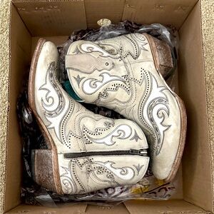 Corral bootie G1479 silver and gray/white